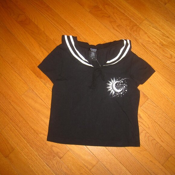 Hot Topic Cosmic Aura Sailor Moon Black Shirt Sze Medium Crescent Moon Back Flap - Picture 7 of 8